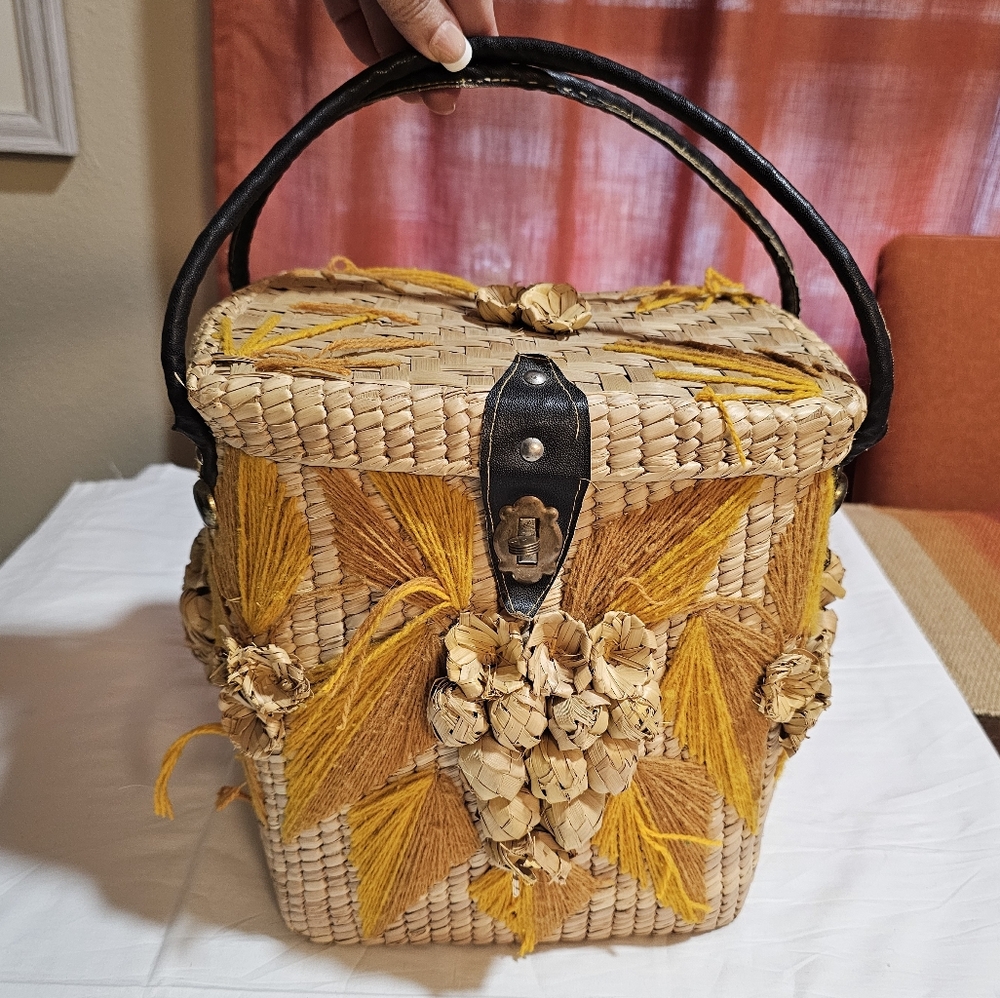 Vintage Woven Straw Basket Purse